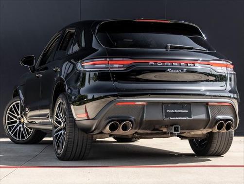 2022 Porsche Macan Base
