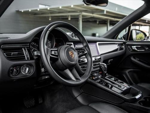 2022 Porsche Macan Base