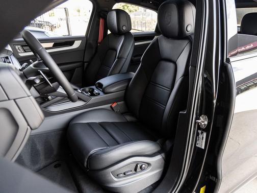 2025 Porsche Cayenne S
