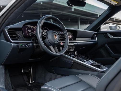 2025 Porsche 911 Carrera