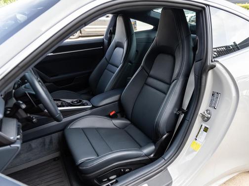 2025 Porsche 911 Carrera