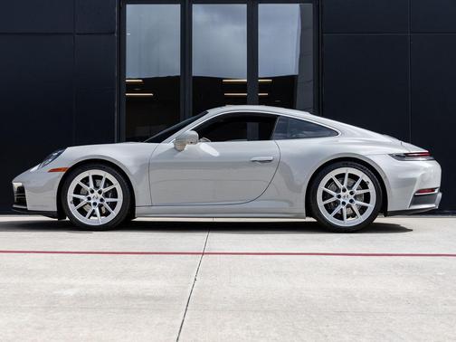 2025 Porsche 911 Carrera