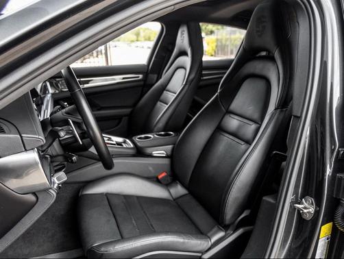 2023 Porsche Panamera 4 Platinum Edition