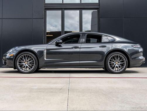 2023 Porsche Panamera 4 Platinum Edition