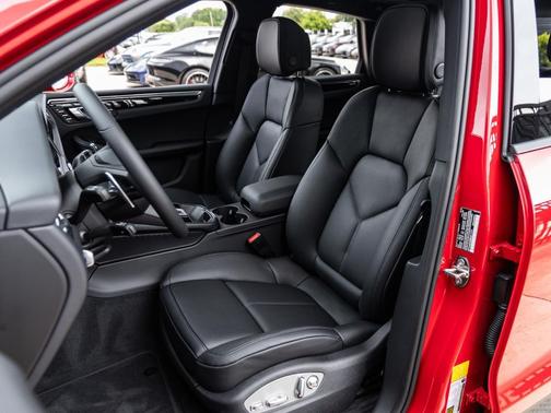 2025 Porsche Macan T