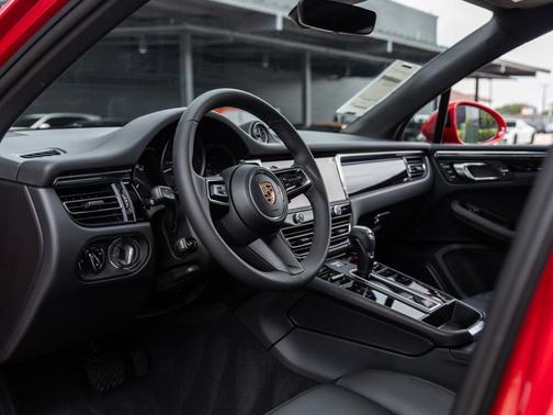 2025 Porsche Macan T