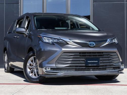 2023 Toyota Sienna XLE