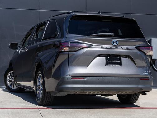 2023 Toyota Sienna XLE