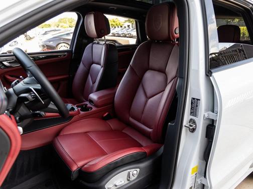 2025 Porsche Macan S