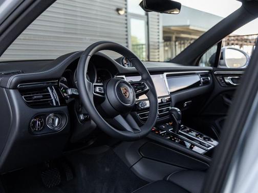 2025 Porsche Macan S