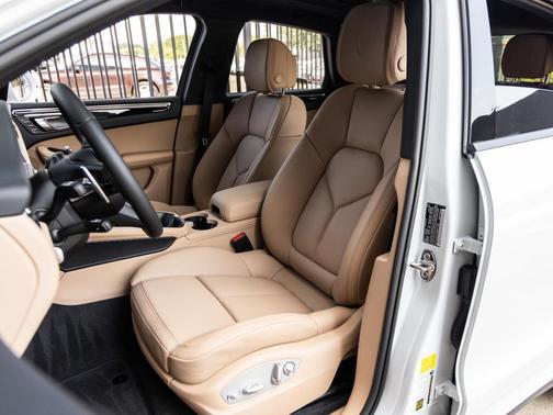 2025 Porsche Macan T