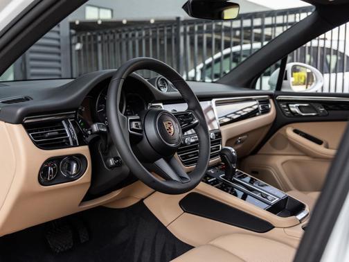 2025 Porsche Macan T