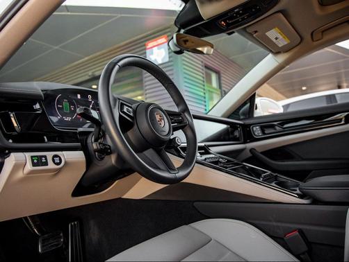 2025 Porsche Panamera 4