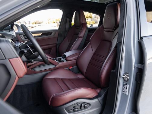 2026 Porsche Cayenne GTS