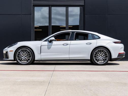 2025 Porsche Panamera Base