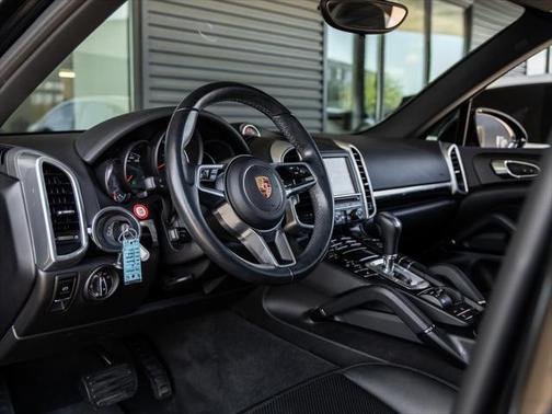 2016 Porsche Cayenne Base