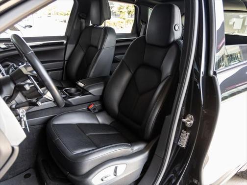2016 Porsche Cayenne Base