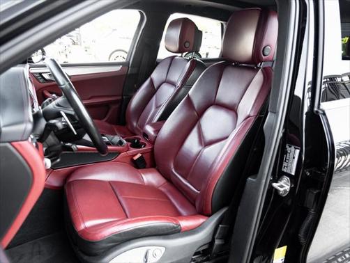 2022 Porsche Macan Base