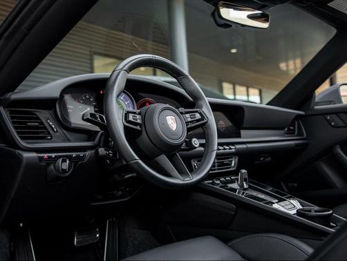 2023 Porsche 911 Carrera 4 GTS