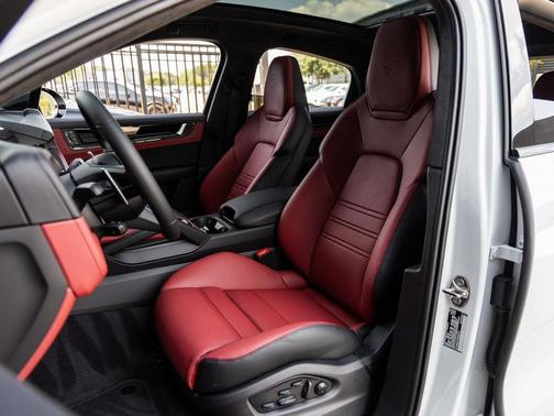 2026 Porsche Cayenne GTS