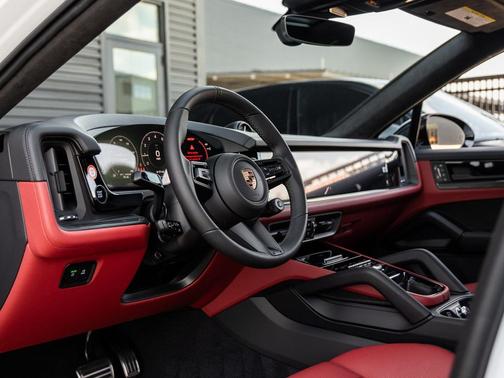 2026 Porsche Cayenne GTS