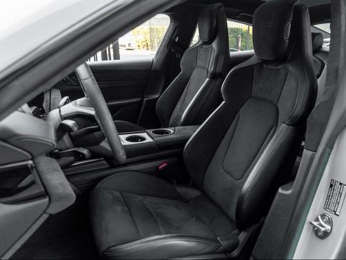 2022 Porsche Taycan GTS