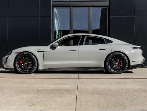 2022 Porsche Taycan GTS