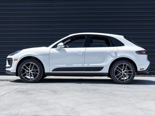 2025 Porsche Macan Base