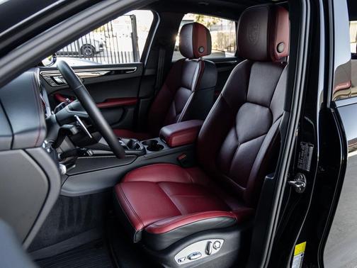2025 Porsche Macan T