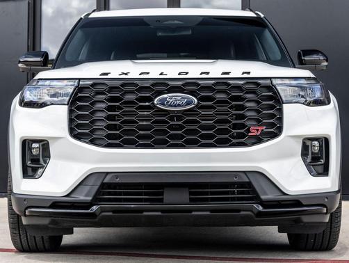 Star White Metallic Tri-Coat 2025 Ford Explorer ST