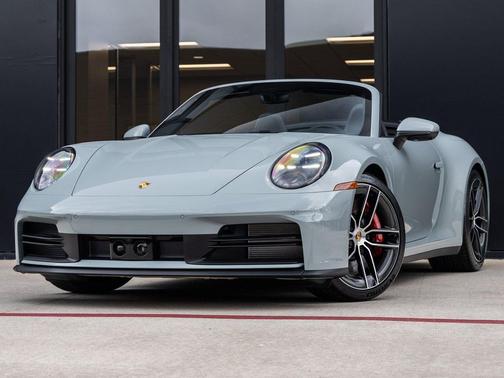 Shade Green Metallic 2026 Porsche 911 Carrera 4S Cabriolet