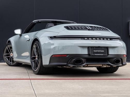 Shade Green Metallic 2026 Porsche 911 Carrera 4S Cabriolet