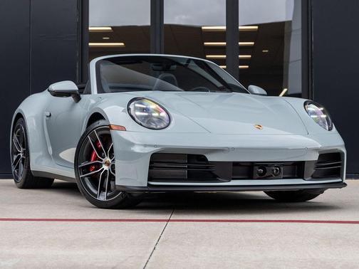 Shade Green Metallic 2026 Porsche 911 Carrera 4S Cabriolet