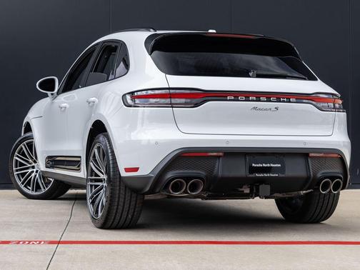 Carrara White Metallic 2026 Porsche Macan Macan