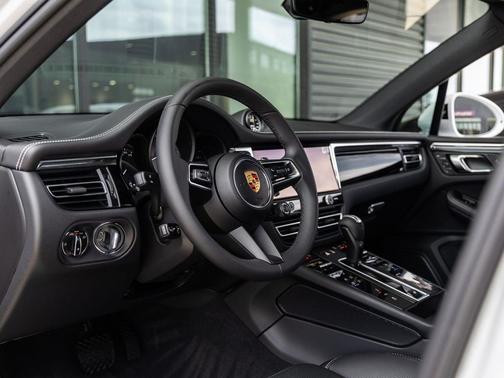 Carrara White Metallic 2026 Porsche Macan Macan