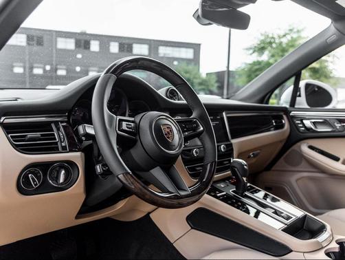 2025 Porsche Macan T
