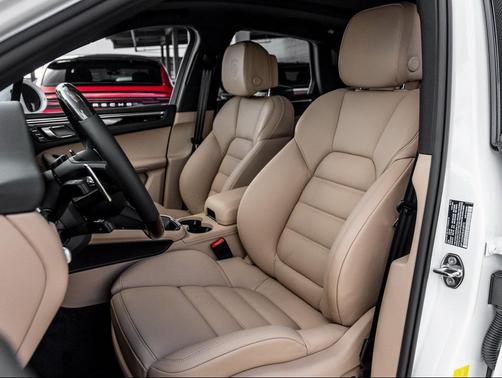 2025 Porsche Macan T