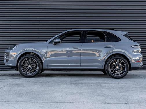 2025 Porsche Cayenne Base