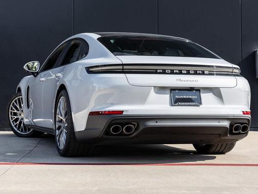 2025 Porsche Panamera 