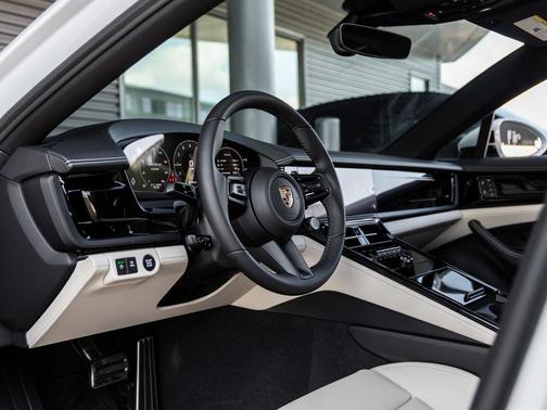 2025 Porsche Panamera 