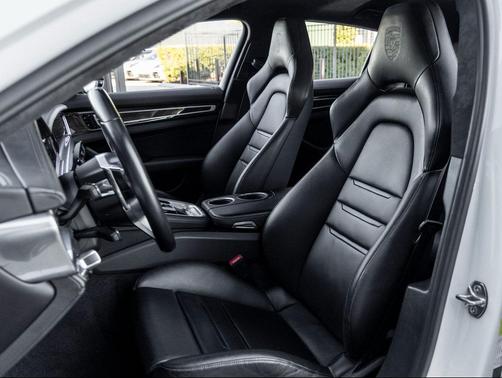 2020 Porsche Panamera GTS