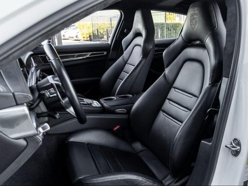 2020 Porsche Panamera GTS