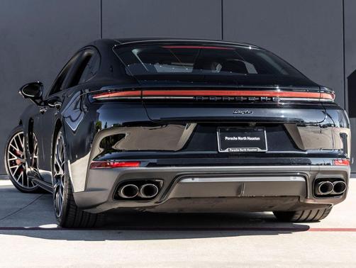 2025 Porsche Panamera Turbo