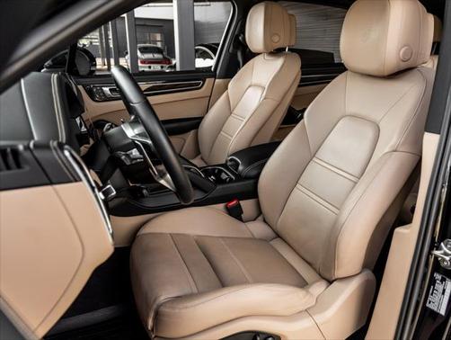 2023 Porsche Cayenne Platinum Edition