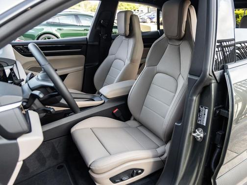 2025 Porsche Macan Macan Electric