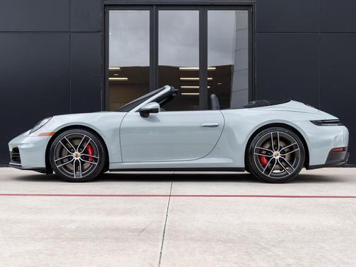 2026 Porsche 911 Carrera 4S Cabriolet