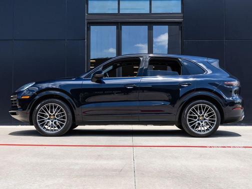 Moonlight Blue Metallic 2019 Porsche Cayenne Cayenne