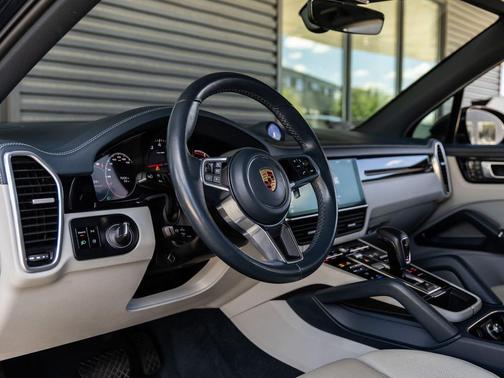Moonlight Blue Metallic 2019 Porsche Cayenne Cayenne