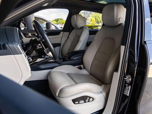 Moonlight Blue Metallic 2019 Porsche Cayenne Cayenne