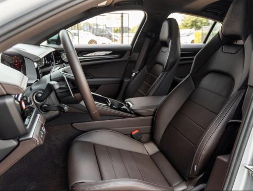 2025 Porsche Panamera 4